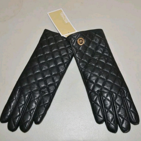Michael Kors QUILTED LEATHER fashion tech gloves.  - Picture 2 of 3